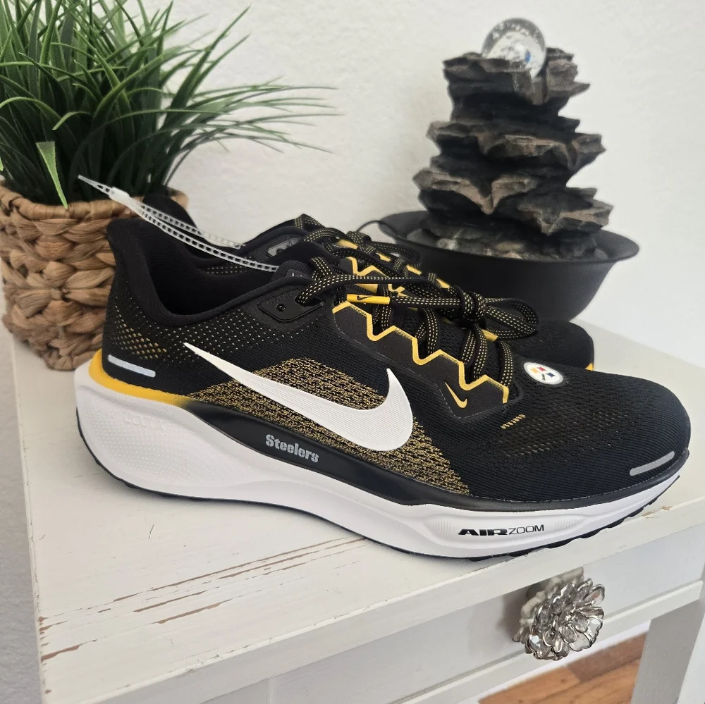 NWT  Nike Pegasus41 Black and Gold Running Shoes Pittsburg Steelers Size 7.5